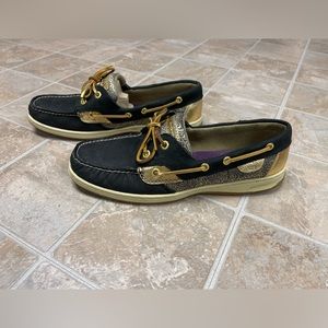 Women’s Sperry Bluefish boat shoes. Black and gold. Size 10M. New.